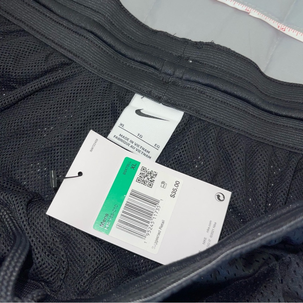 Men’s Nike Basketball Mesh Shorts With Pockets - Picture 5 of 9